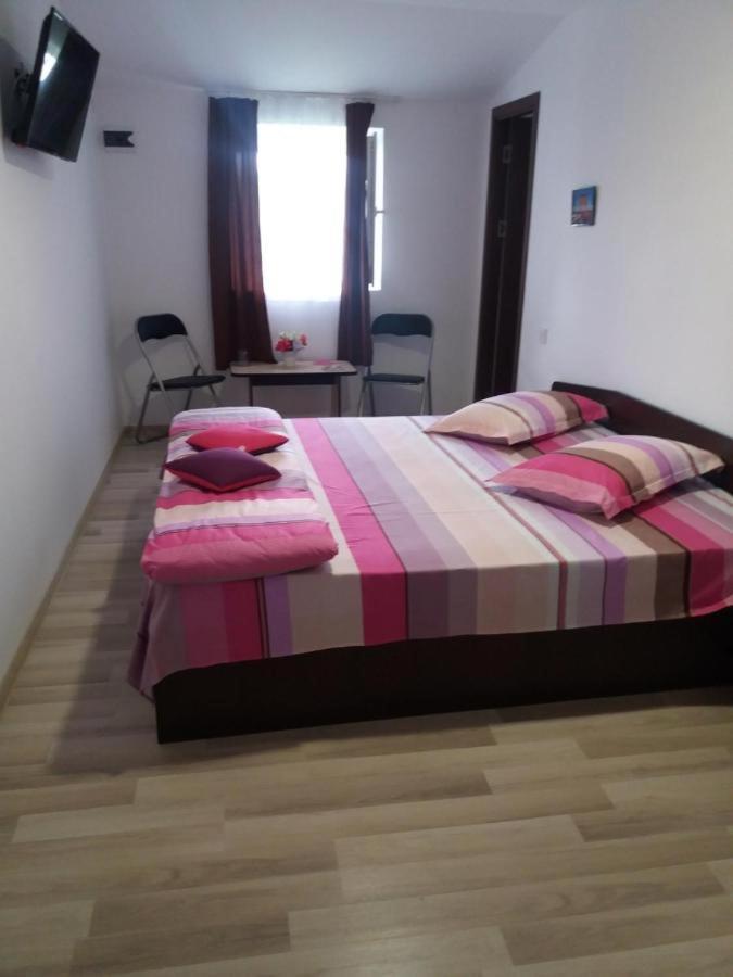 Casa Ariana Hotel Curtea de Argeş Екстериор снимка