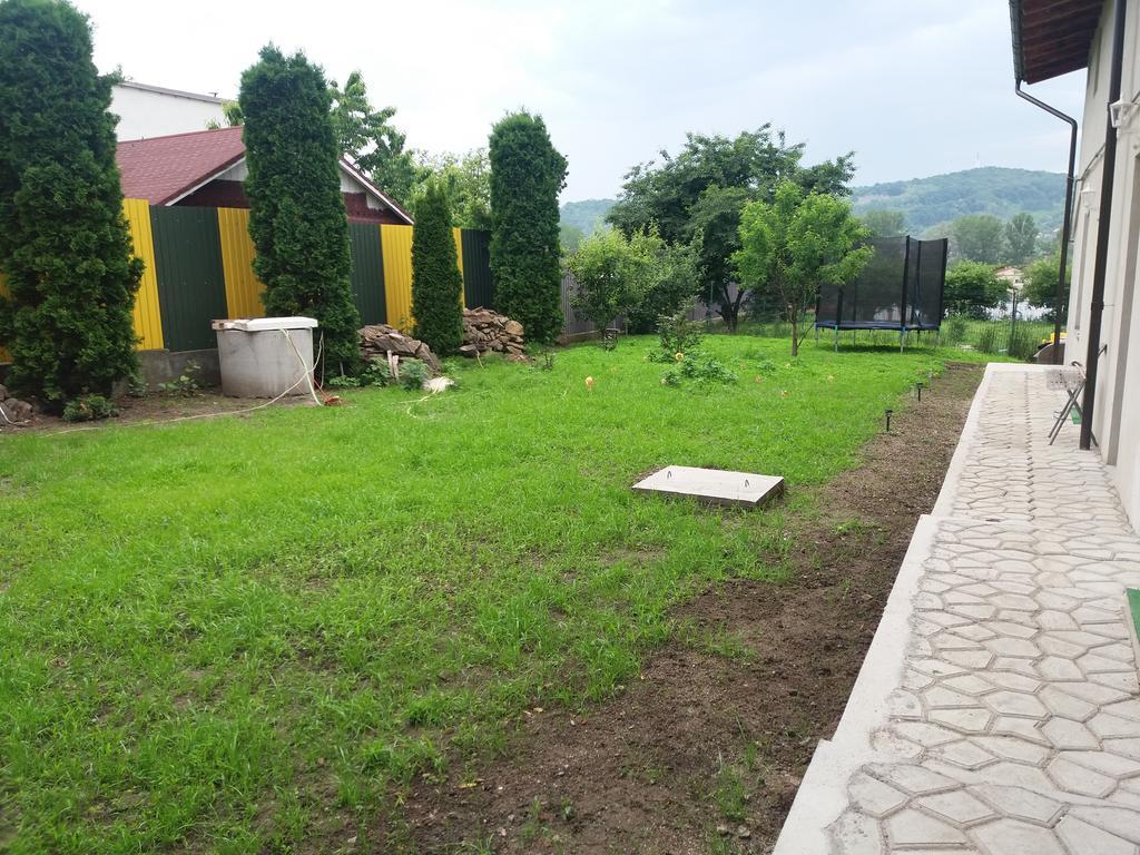 Casa Ariana Hotel Curtea de Argeş Екстериор снимка