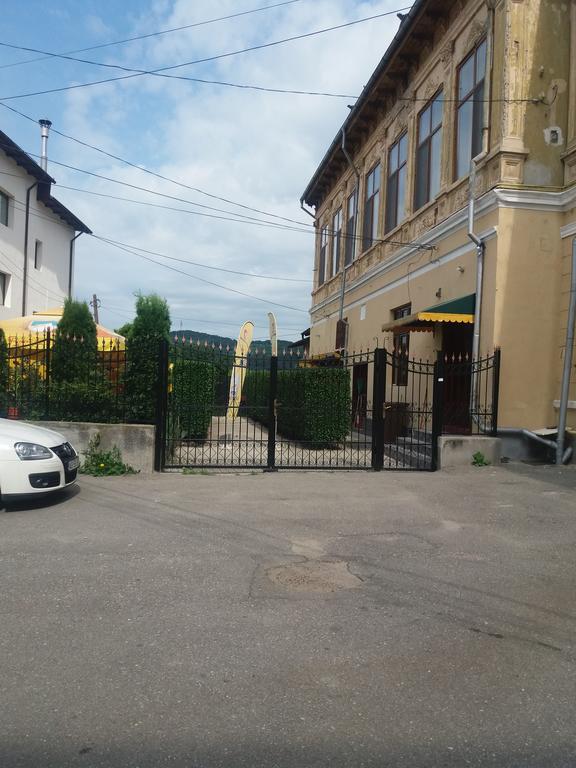 Casa Ariana Hotel Curtea de Argeş Екстериор снимка