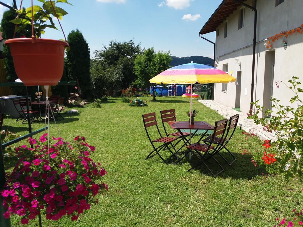 Casa Ariana Hotel Curtea de Argeş Екстериор снимка