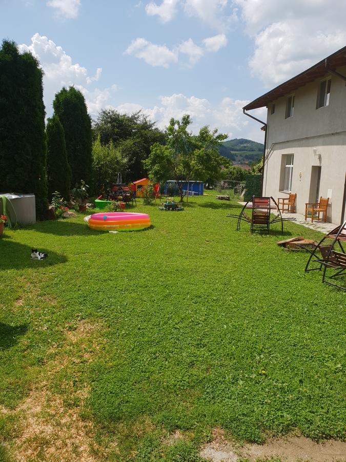 Casa Ariana Hotel Curtea de Argeş Екстериор снимка